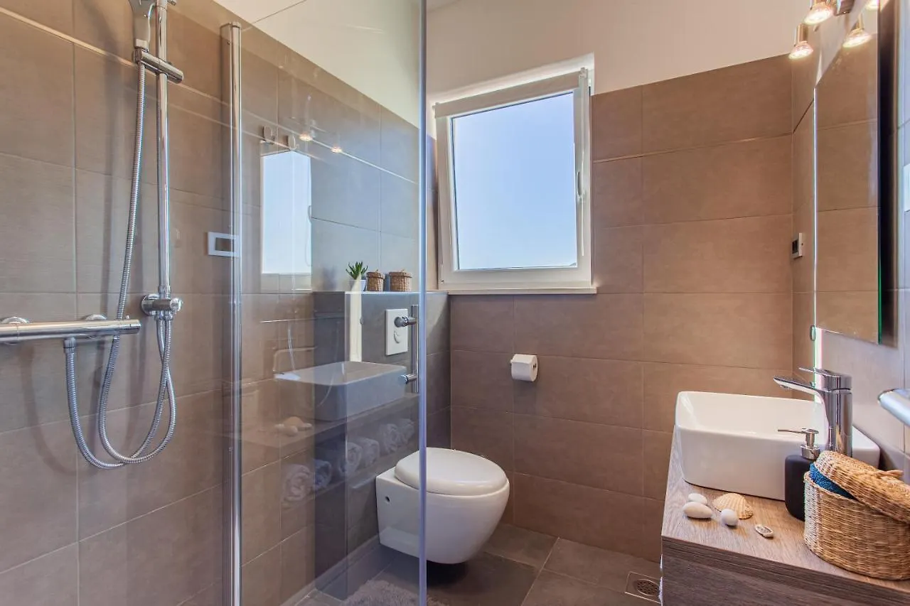 Apartment Leni Cres